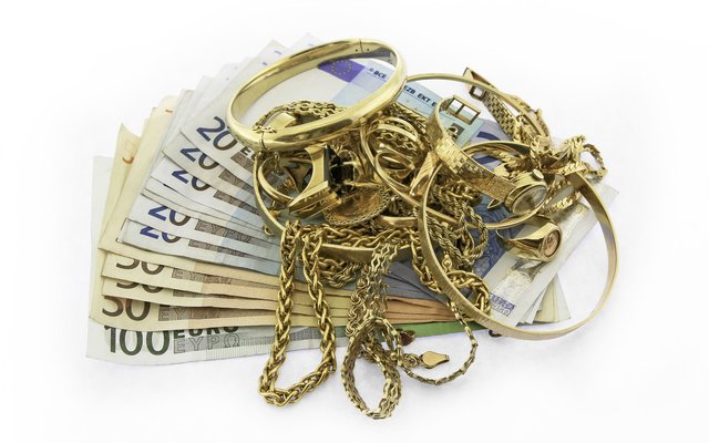 Goldschmuck und Bargeld – Edelmetallankauf und Goldankauf in Hannover und Braunschweig